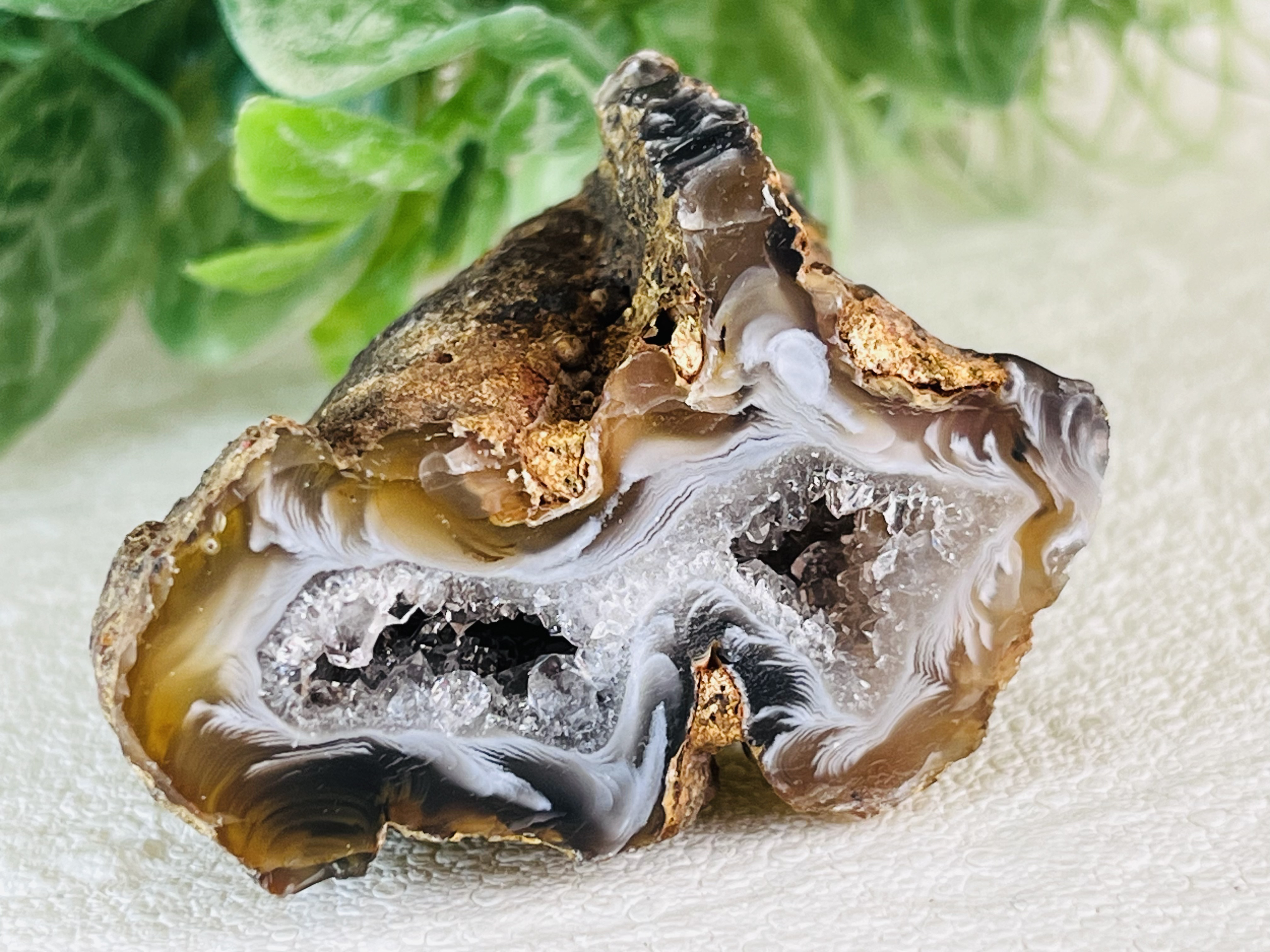 レース柄瑪瑙　龍穴アゲート ジオード　原石　晶洞