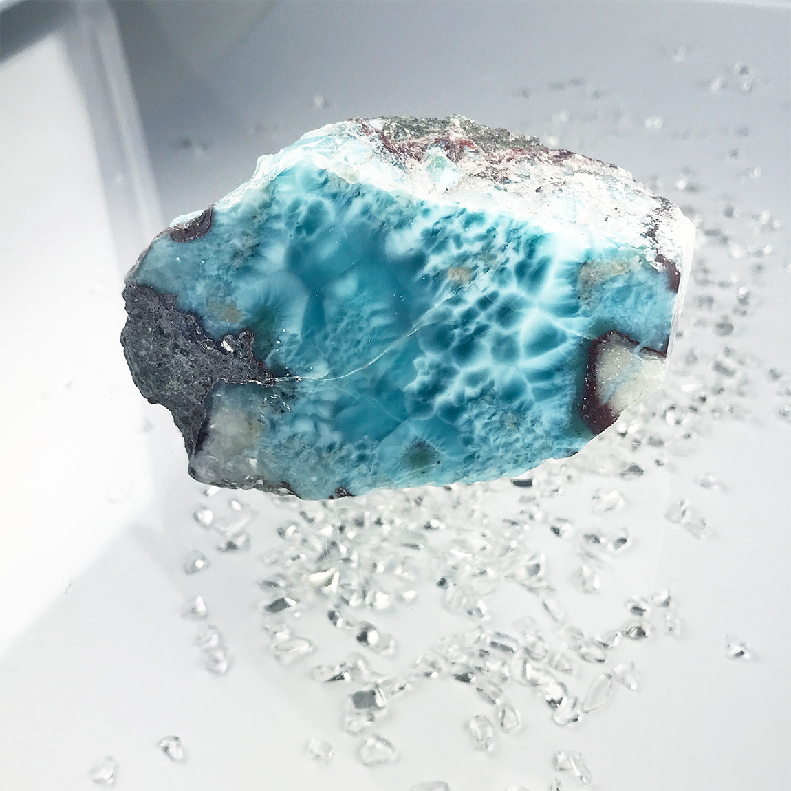 ラリマー原石　215g【送料込】　LMRG067　ドミニカ共和国の鉱山から　larimar