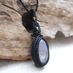 レインボームーンストーン天然石マクラメネックレスmac430エスニックエキゾチックな金属アレルギーフリーアクセサリー 3枚目の画像