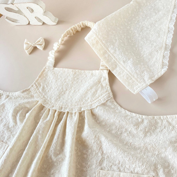 ホワイトコットンエプロン レース付き レースのビブとトリムが付いた