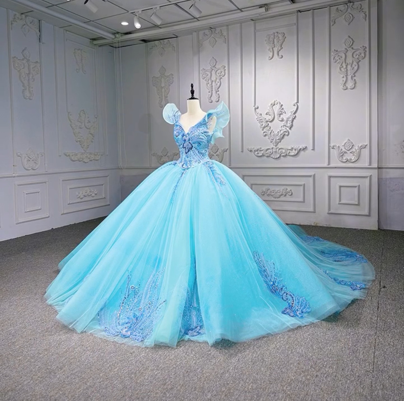 新作送料無料　ラッフル袖　青いブルー　ビーズ　グッリター目立つ　パーティー前撮り音楽会　編み上げ　レーススカートフォト