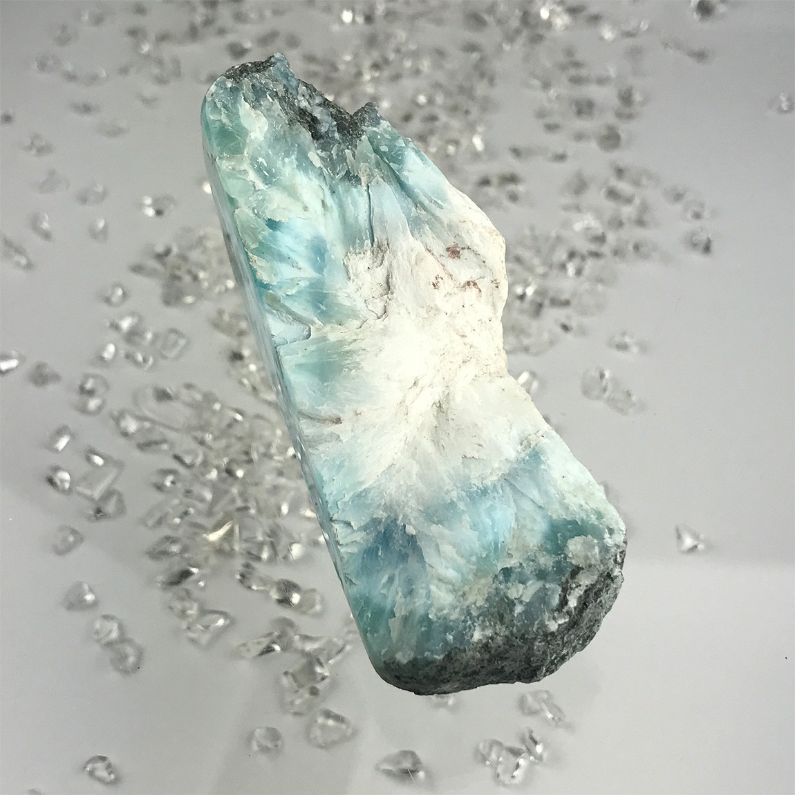 ラリマー原石　94g【送料込】　LMRG074　ドミニカ共和国の鉱山から　larimar