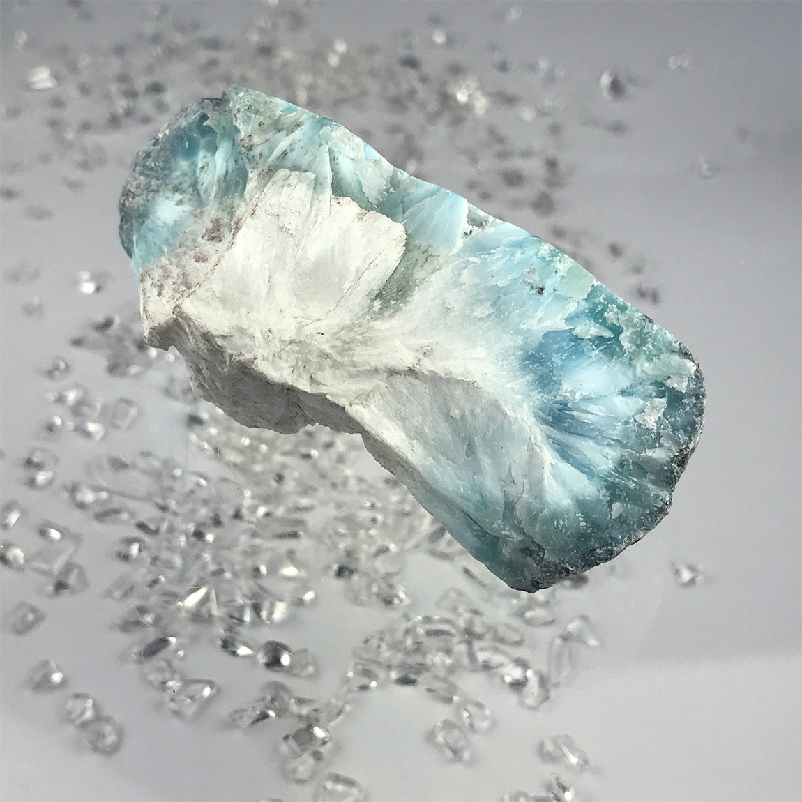 ラリマー原石　94g【送料込】　LMRG074　ドミニカ共和国の鉱山から　larimar