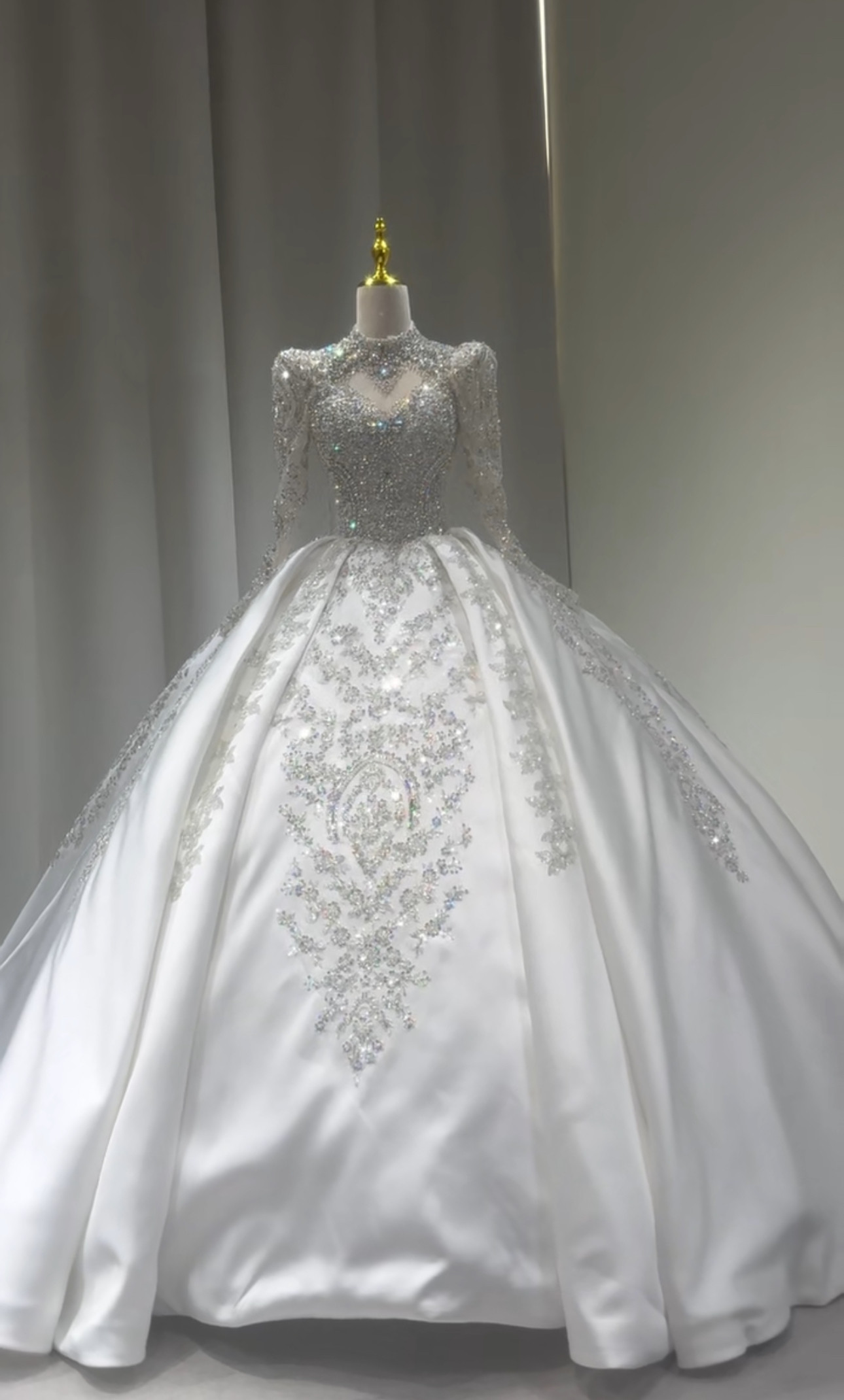 新作輝く光彩を放つ　ハートライン　韓国スタイル　優雅美品　高品質保証　夏婚秋婚春婚　高級サテン　ビジュー　刺繍付き結婚式