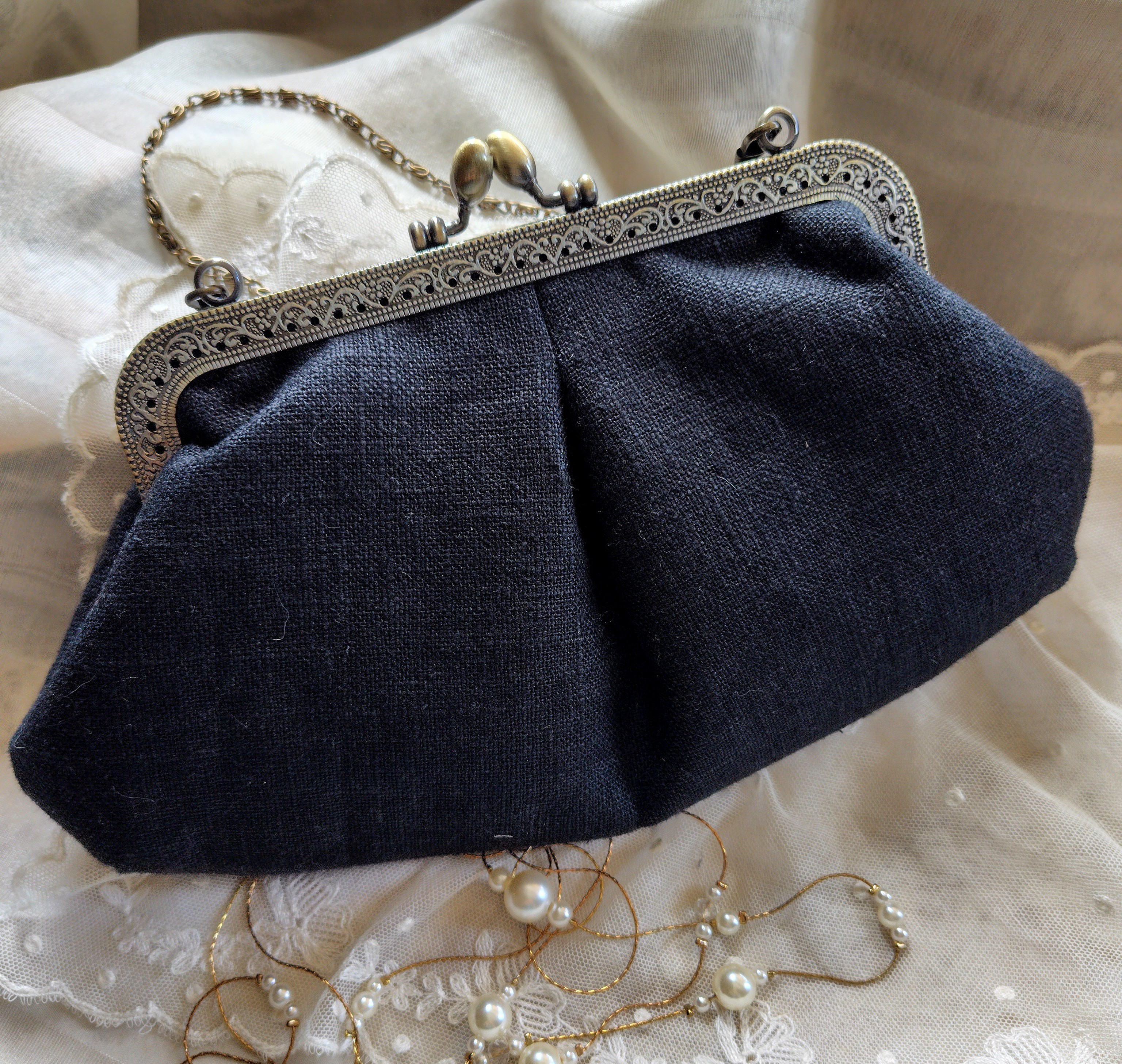 アンティークレース*黒リネン*がま口バッグ