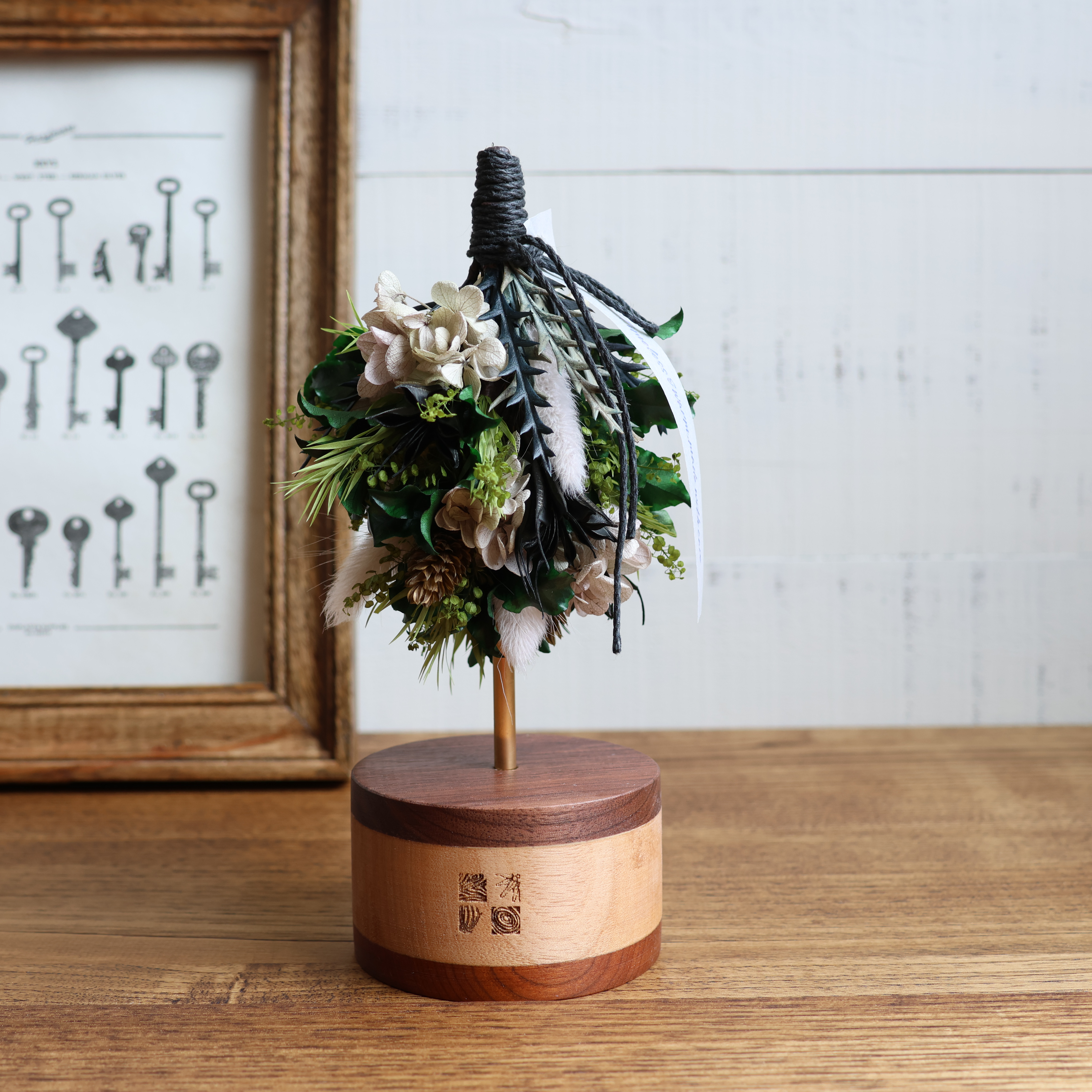 tsui-つい 小さなスワッグツリー緑*プリザーブドフラワー*差し替え可能*真鍮*木工*ドライフラワー*アレンジメント