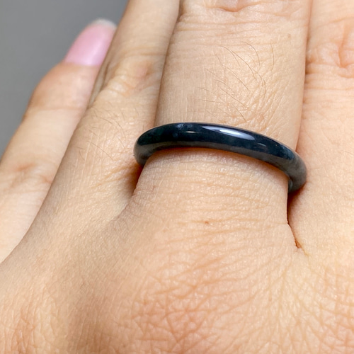 L13-89 氷糯種 黒翡翠 墨緑色 15.5号 グアテマラ産 A貨 本翡翠