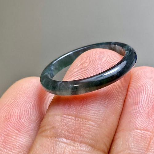 L13-89 氷糯種 黒翡翠 墨緑色 15.5号 グアテマラ産 A貨 本翡翠