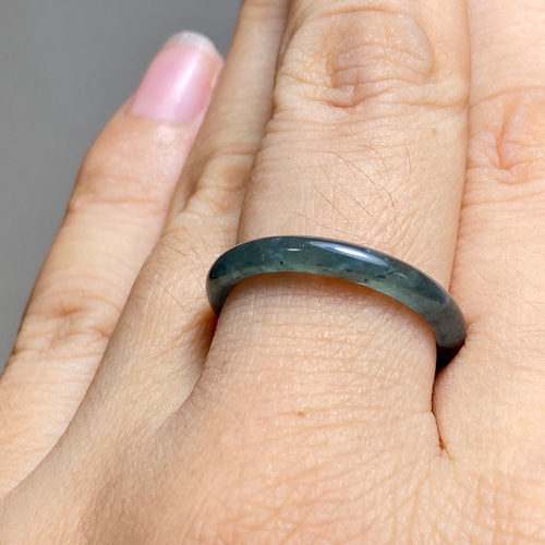 L13-89 氷糯種 黒翡翠 墨緑色 15.5号 グアテマラ産 A貨 本翡翠