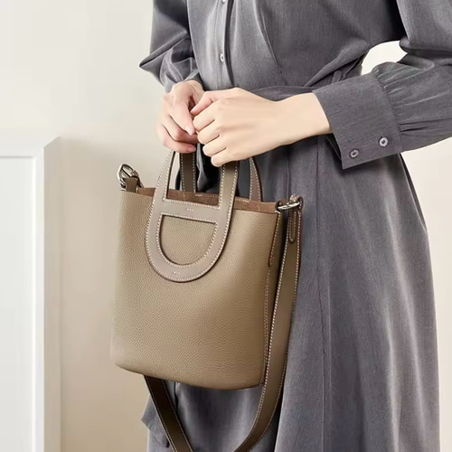 ブラウン ショルダーバッグ 牛革 本牛革斜め掛けレザーショルダーバッグ hana ダークブラウン