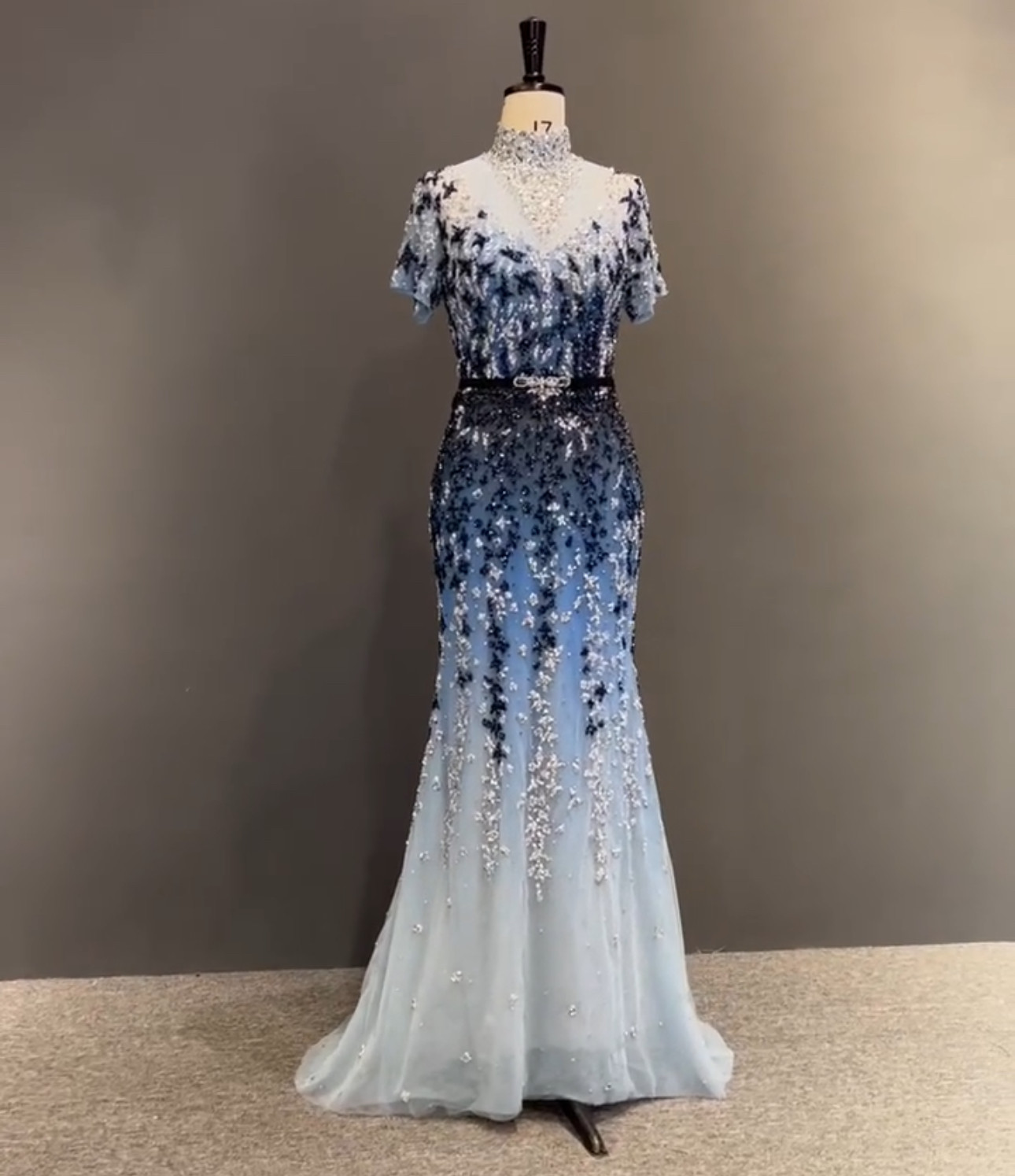 見逃さない　グラデーション　イリュージョンネック　ビジューストーン　ビルー　タイトスカート半袖　パーティードレス披露宴