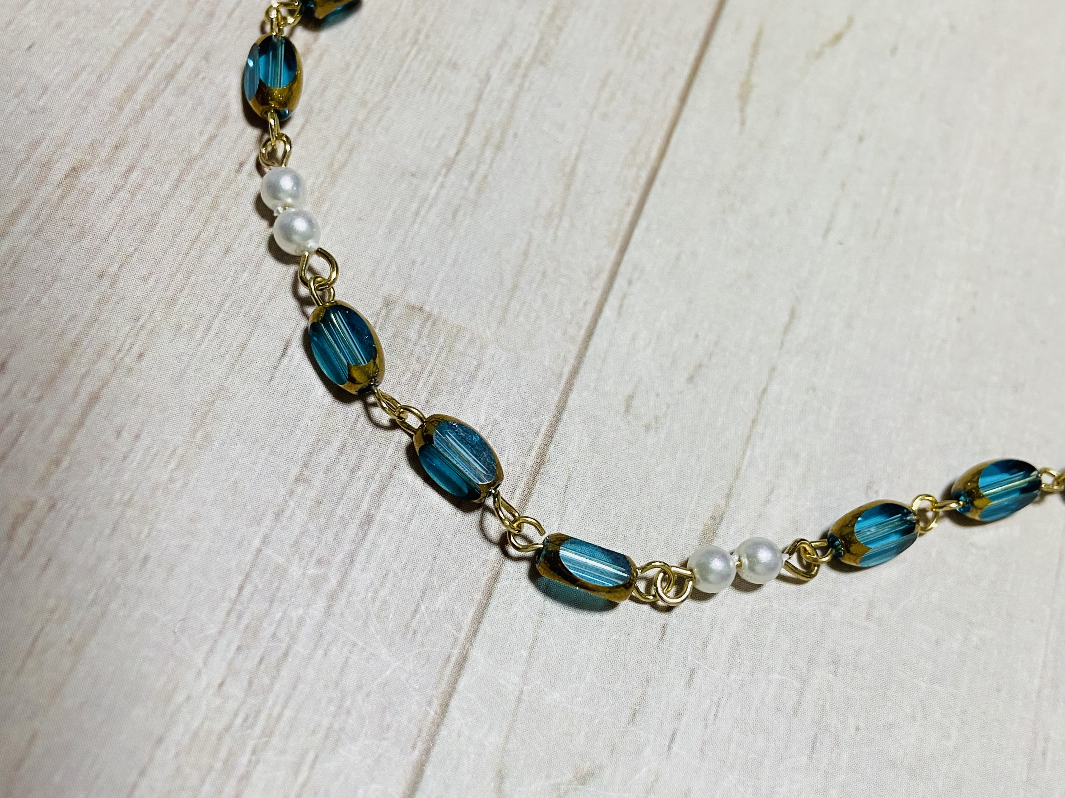 海のしずく★ ティールブルー & ゴールド　ガラスビーズ　パール　ロングネックレス ★