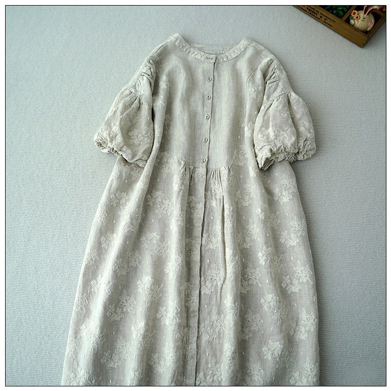 リネン100%総刺繡クルミ釦、ポケット付き大人可愛いバルーン半袖ワンピース♪