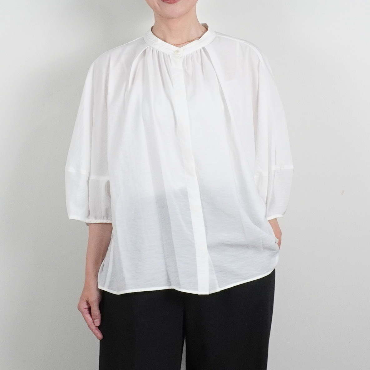 【春のブラウス】3色から選べる　接触冷感　ドルマンスリーブ　春の羽織り　さらっとした生地　ホワイト　グレー　ネイビ日本製