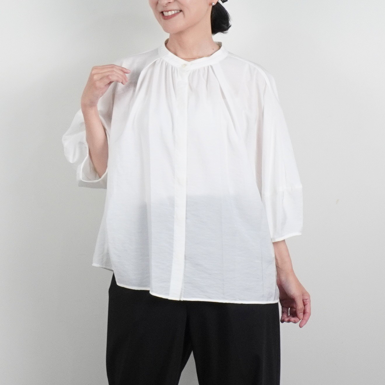 【春のブラウス】3色から選べる　接触冷感　ドルマンスリーブ　春の羽織り　さらっとした生地　ホワイト　グレー　ネイビ日本製