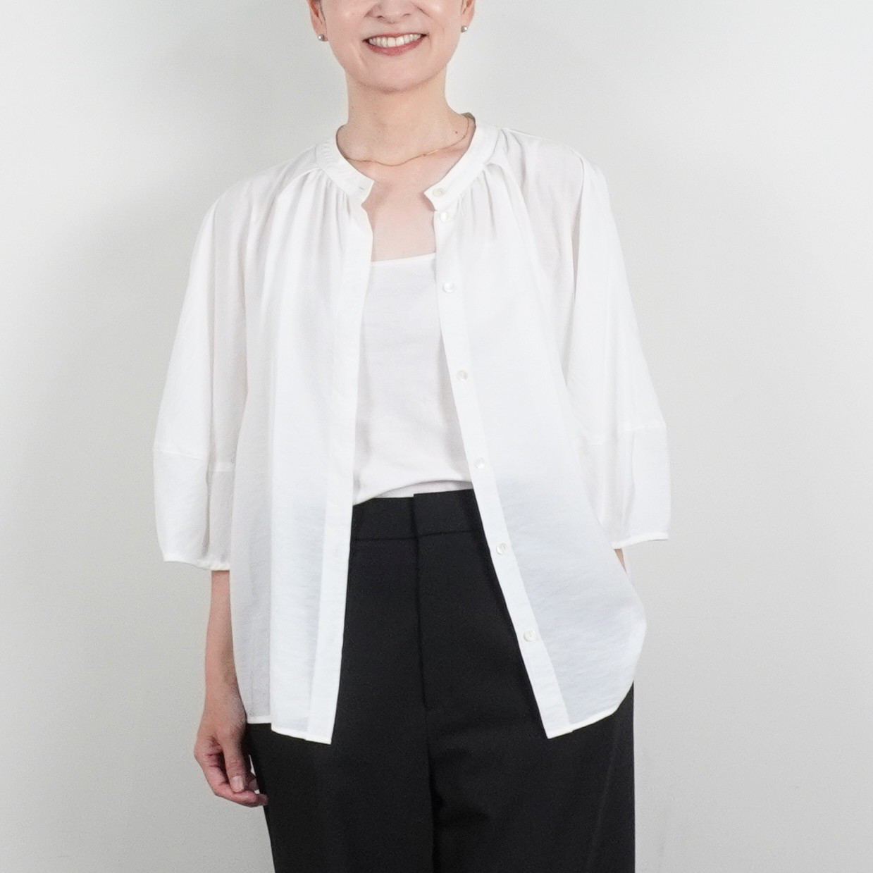 【春のブラウス】3色から選べる　接触冷感　ドルマンスリーブ　春の羽織り　さらっとした生地　ホワイト　グレー　ネイビ日本製