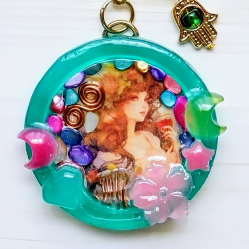 オルゴナイト キーホルダー バッグチャーム レジン グリーン 緑 お守り