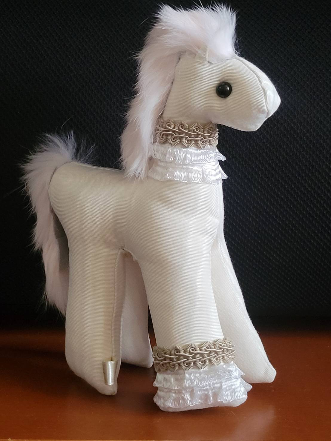 2026年午年 幸運を呼ぶ白馬（送料込）　馬　いっしープロジェクト