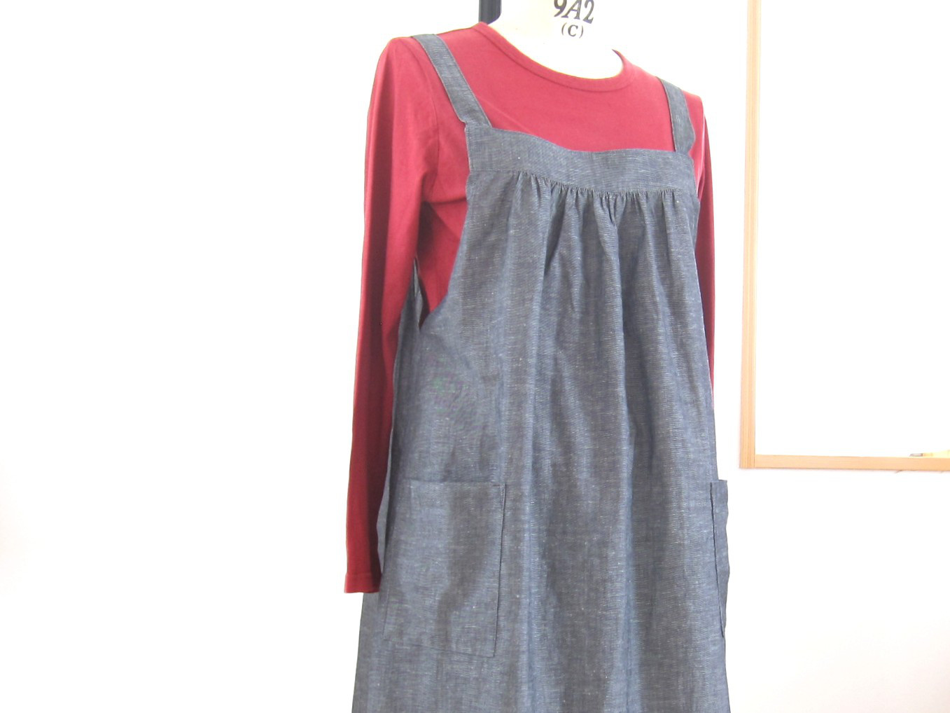 リネン混シャンブレーエプロンワンピース＊ネイビーフラワー