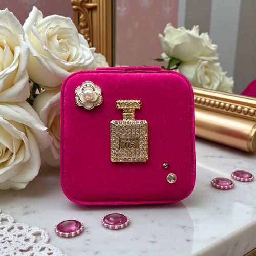 Parfum Rose（パルファン・ローズ）】甘く華やぐ大人のビビットピンク