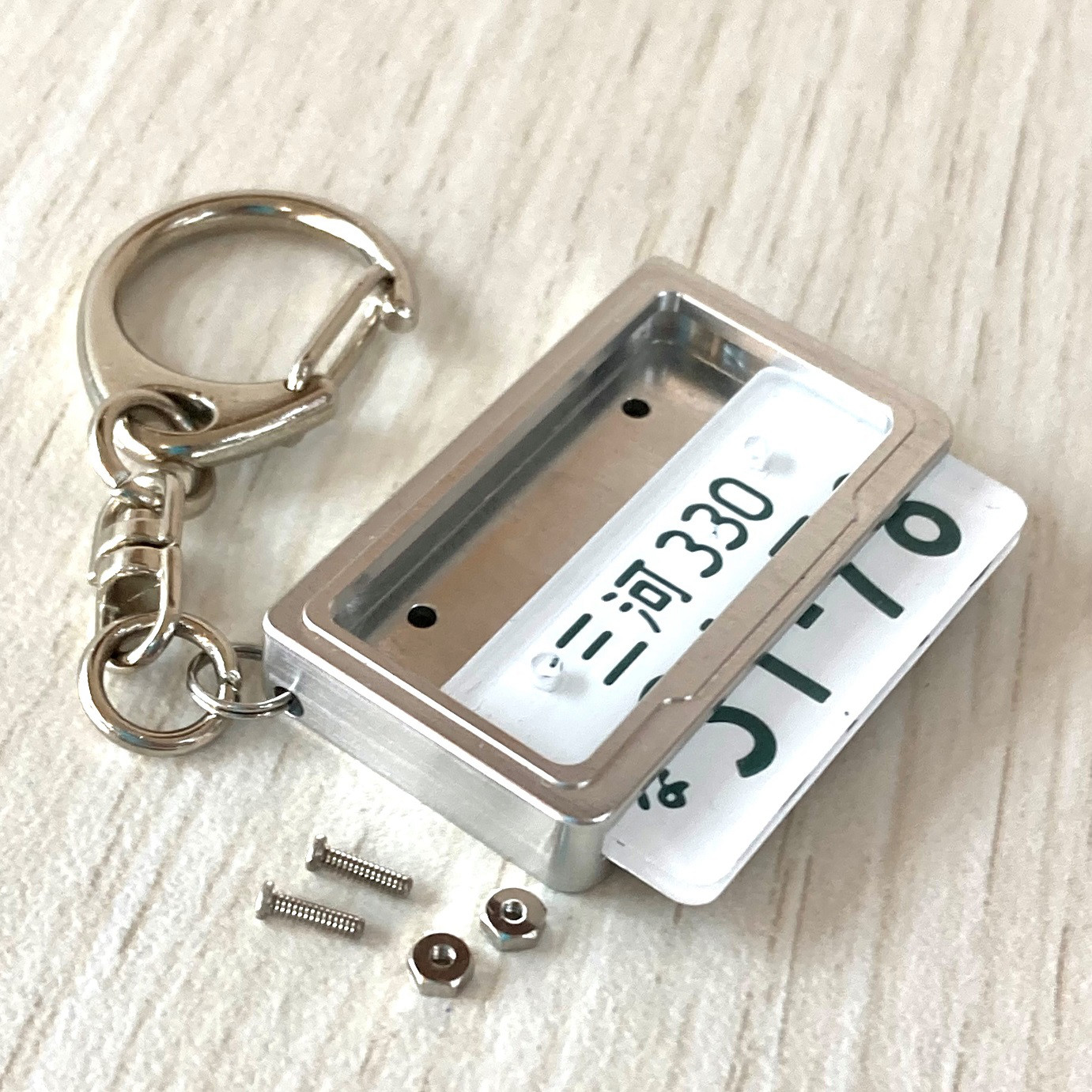 新発想!! ナンバースライド装着機構（ナンバー交換可能）Respect Style カーナンバーキーホルダー 白ナンバー