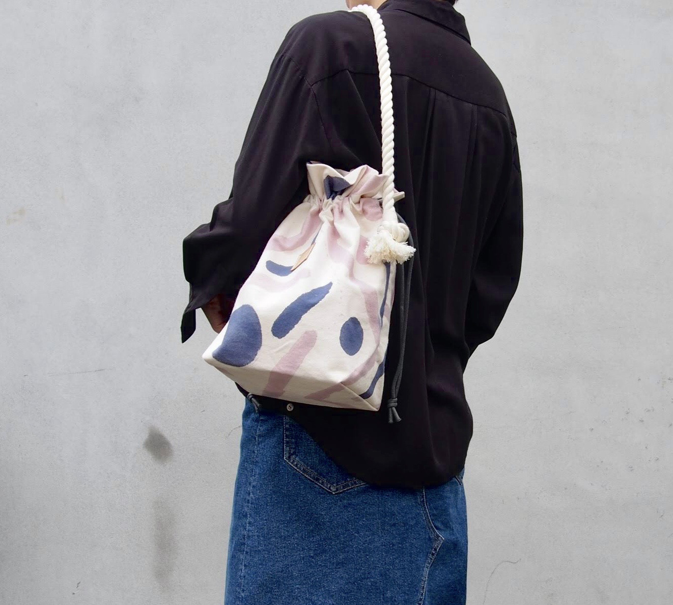 手染めのキャンバス巾着バッグ / Wave