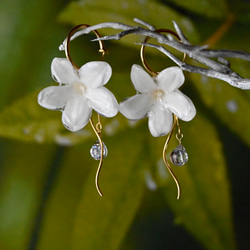 紫陽花と雫ピアス・イヤリングチャーム✩.*˚天然石×14kgf 紫陽花と雫のピアス ピンク×ブルー | Atelier Mon Chat Bleu