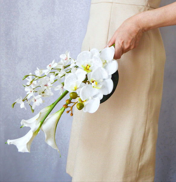 胡蝶蘭のモダンな白ブーケ】ウエディングブーケ、前撮り、アーティ