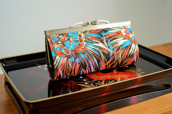 夜空に咲く大輪の花火＊金襴織物で和風がま口中型長財布＊色とりどりの