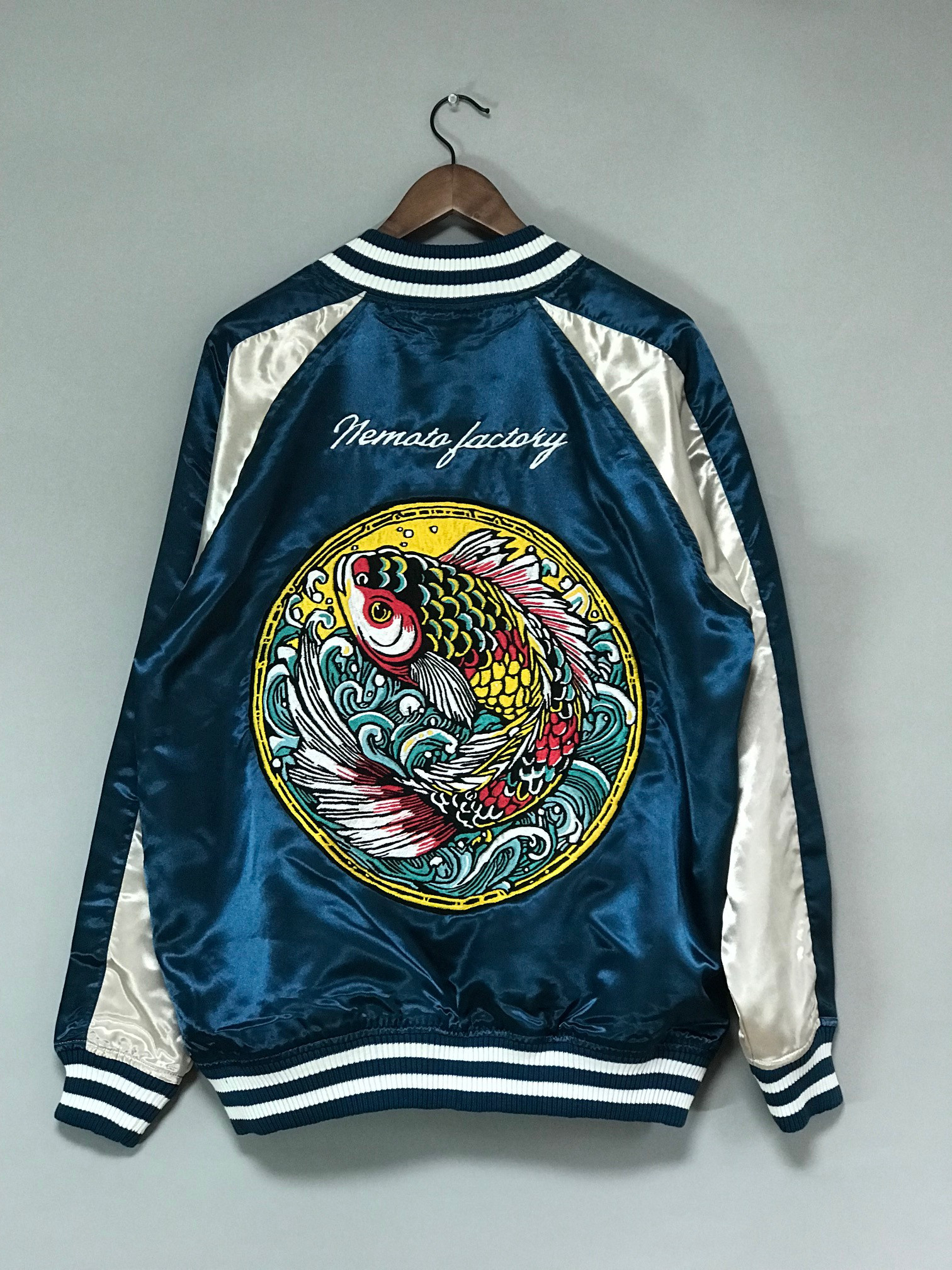 スカジャン「鯉」オリジナルデザイン・ミシン刺繍（３Lサイズ）