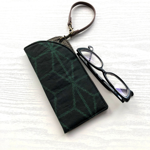 大島紬のメガネケース 麻の葉 本革ストラップ付き チャームにも