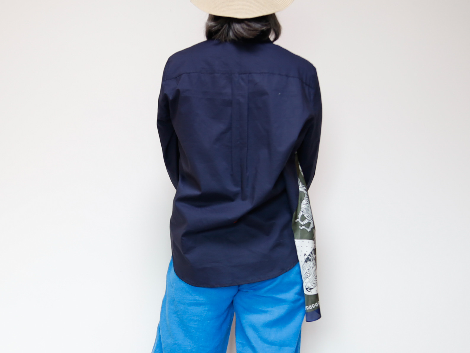 限定1枚！　スカーフを使ったアシンメトリーシャツ　1枚でモードにキマる！