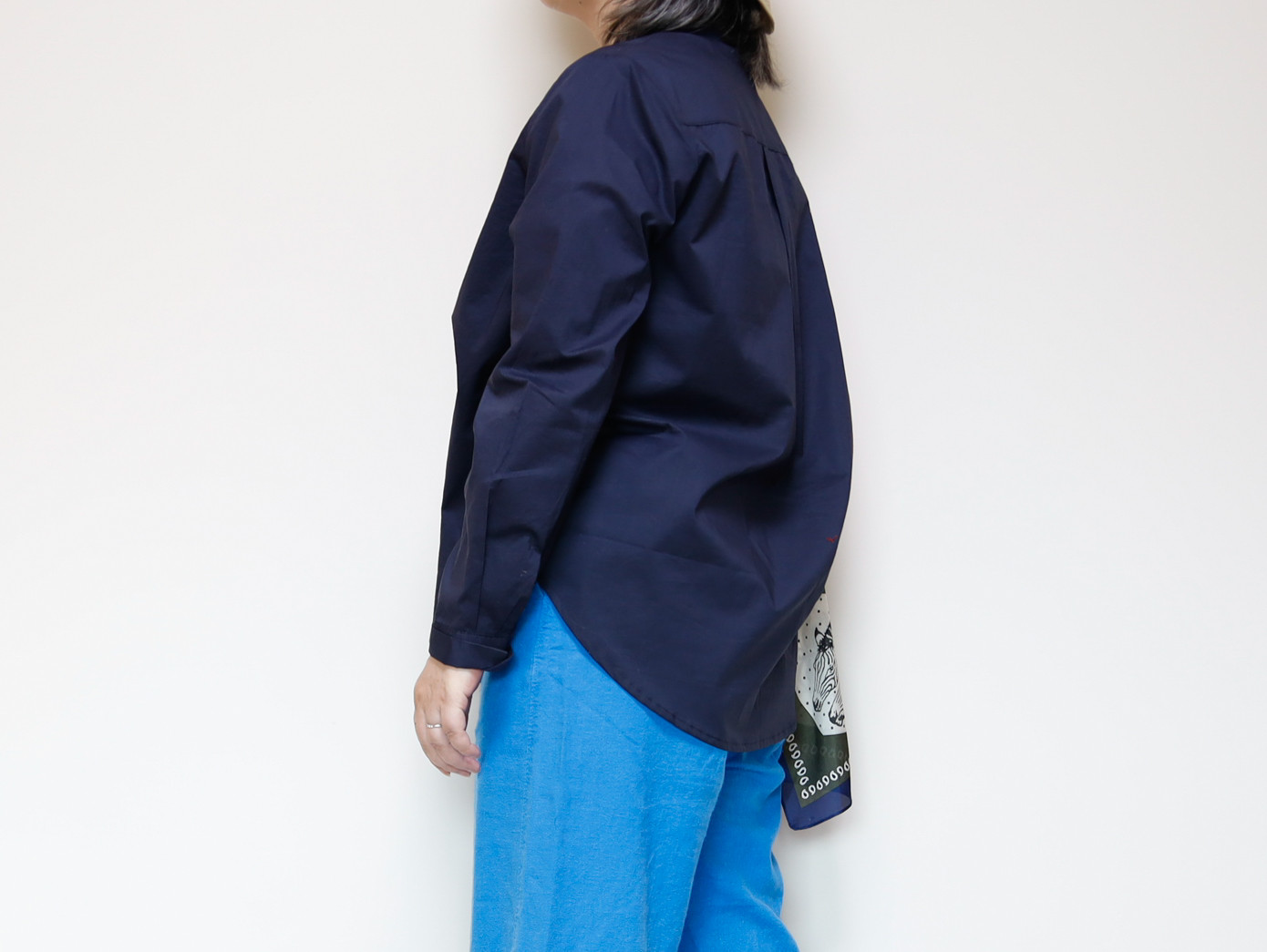 限定1枚！　スカーフを使ったアシンメトリーシャツ　1枚でモードにキマる！