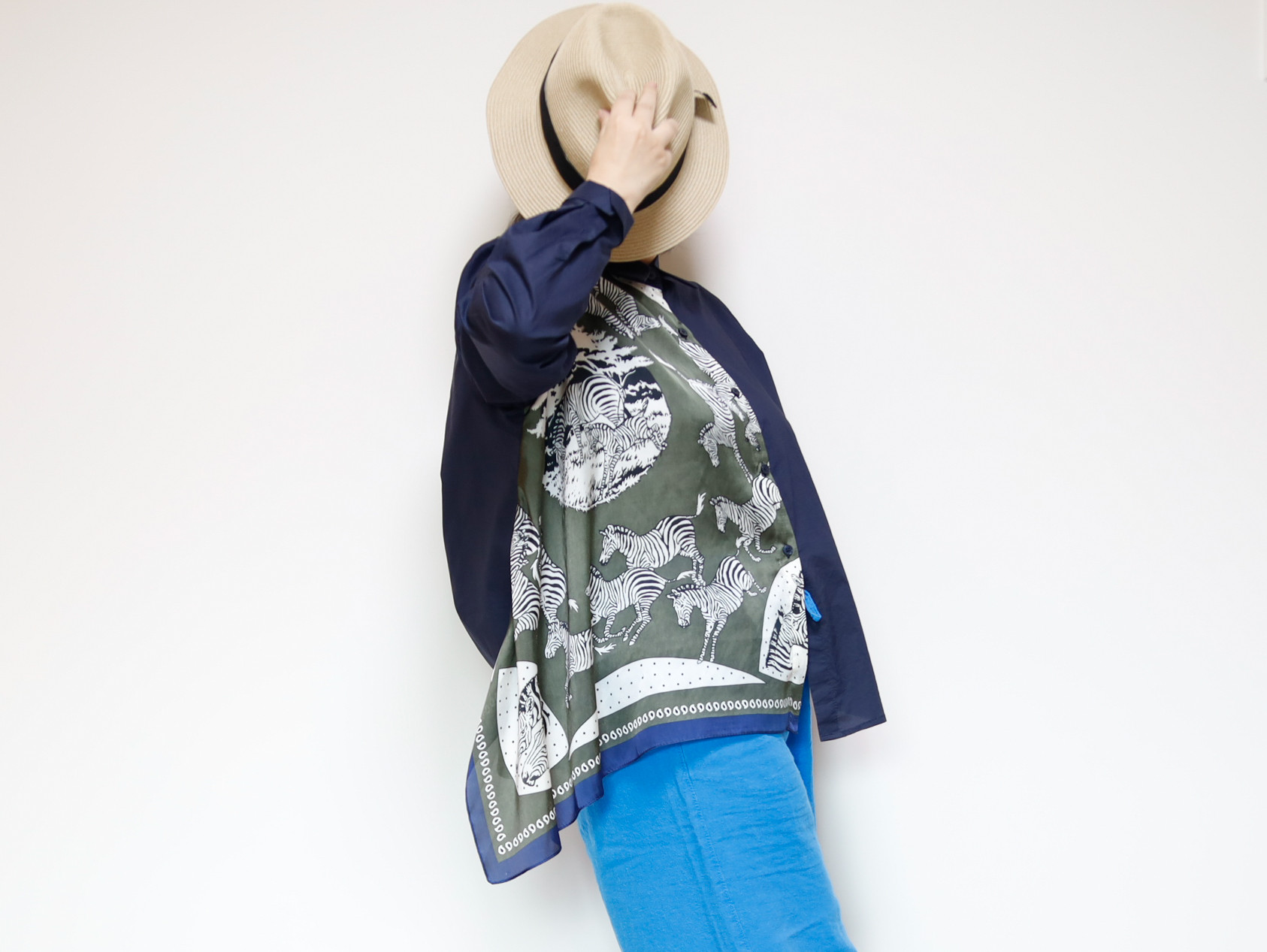 限定1枚！　スカーフを使ったアシンメトリーシャツ　1枚でモードにキマる！