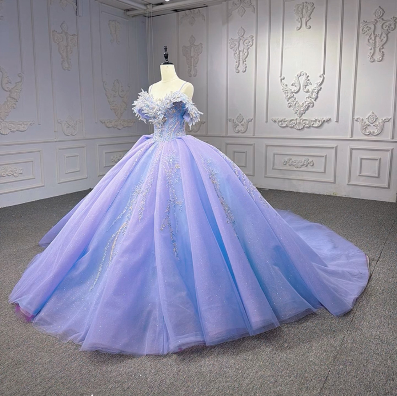 新作　華やかなトレーン　パープルブルー　チュール　フレアスカート　可愛い　カラードレス　二の腕カバー　オフショルダー前撮