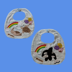 シャチとうみがめのアップリケベビースタイ2枚組｜9色から選べる｜出産祝い・ギフトにもおすすめ 2枚目の画像