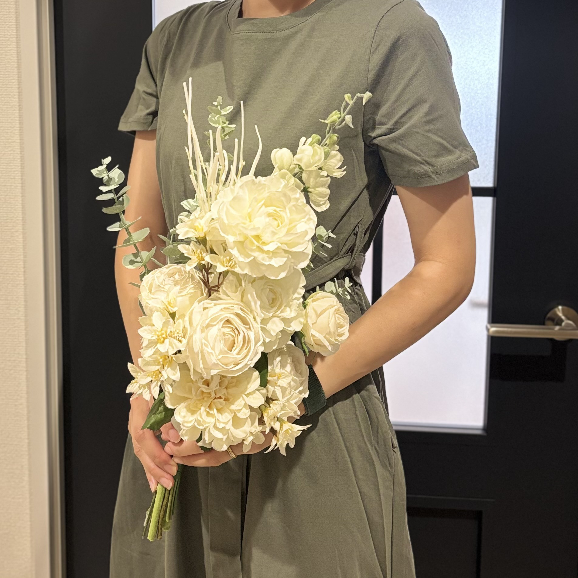 スタイリッシュなホワイトブーケ　ウェディングブーケ　造花　ブーケ　フォトウェディング　前撮り　持ち込み