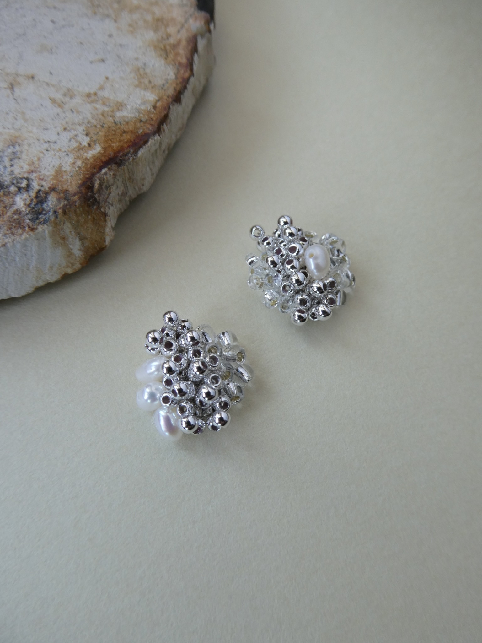 アシンメトリークリア&パールピアス/イヤリング