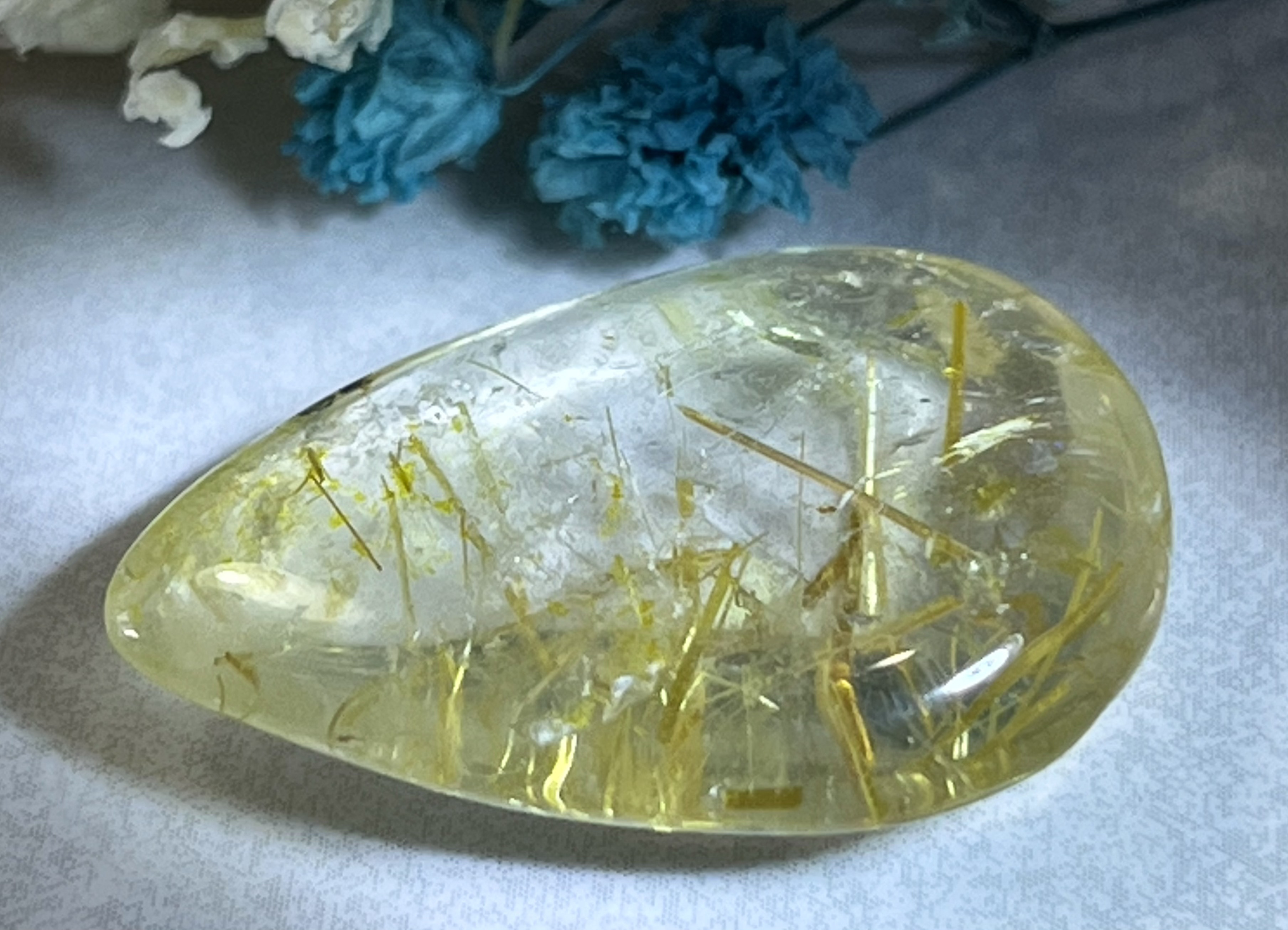 財を呼ぶ石✨　タイチン　ゴールド ルチルクォーツ　タンブル　原石
