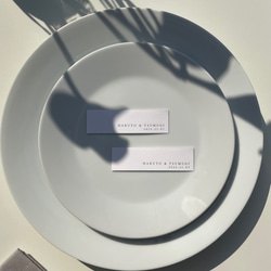 席札｜影 – kage（1枚 50円）  二つの名前のかたちが重なり合う、細長の平置き席札 2枚目の画像