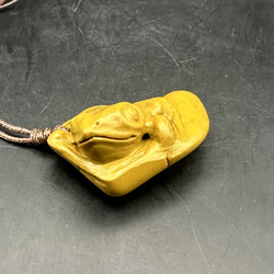 2025.8.15ロウカン翡翠勾玉　糸魚川産最高級ロウカン翡翠 緑色 糸魚川翡翠:ロウカン質:勾玉 MT0029 | 糸魚川翡翠工房こ