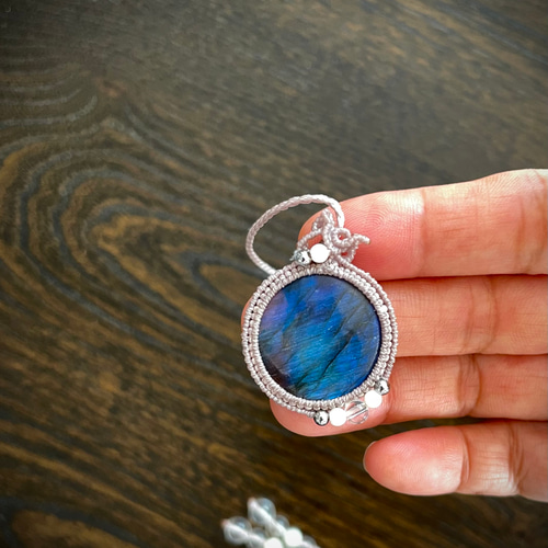 まんまるラブラドライトと天然石ビーズの天然石マクラメ編みネックレス♪♪♪ まんまるラブラドライトと天然石ビーズの天然石マクラメ編みネックレス