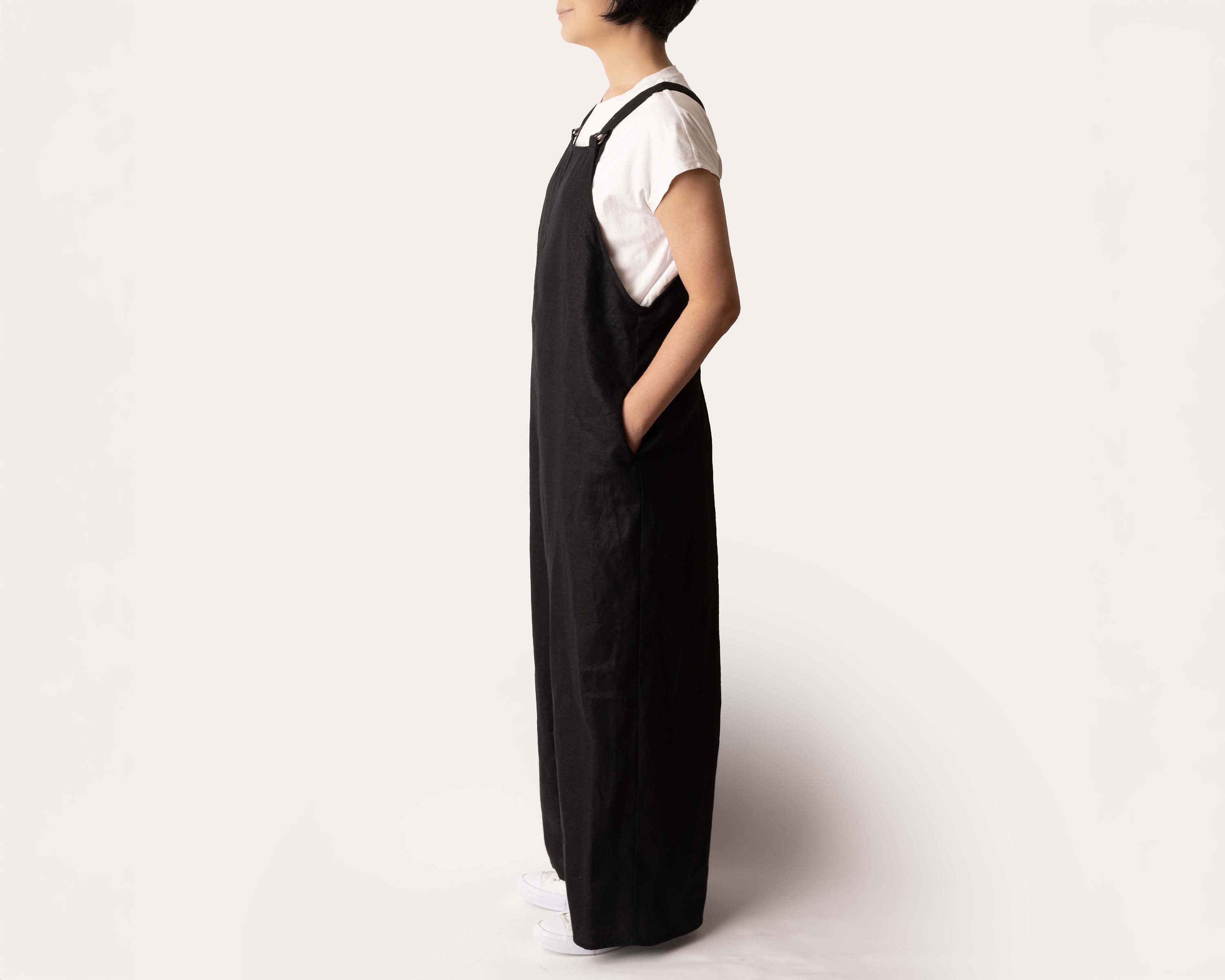 リネン　ゆったり着れる【大人のサロペットパンツ】肩ひも着脱可　春夏秋　ブラック