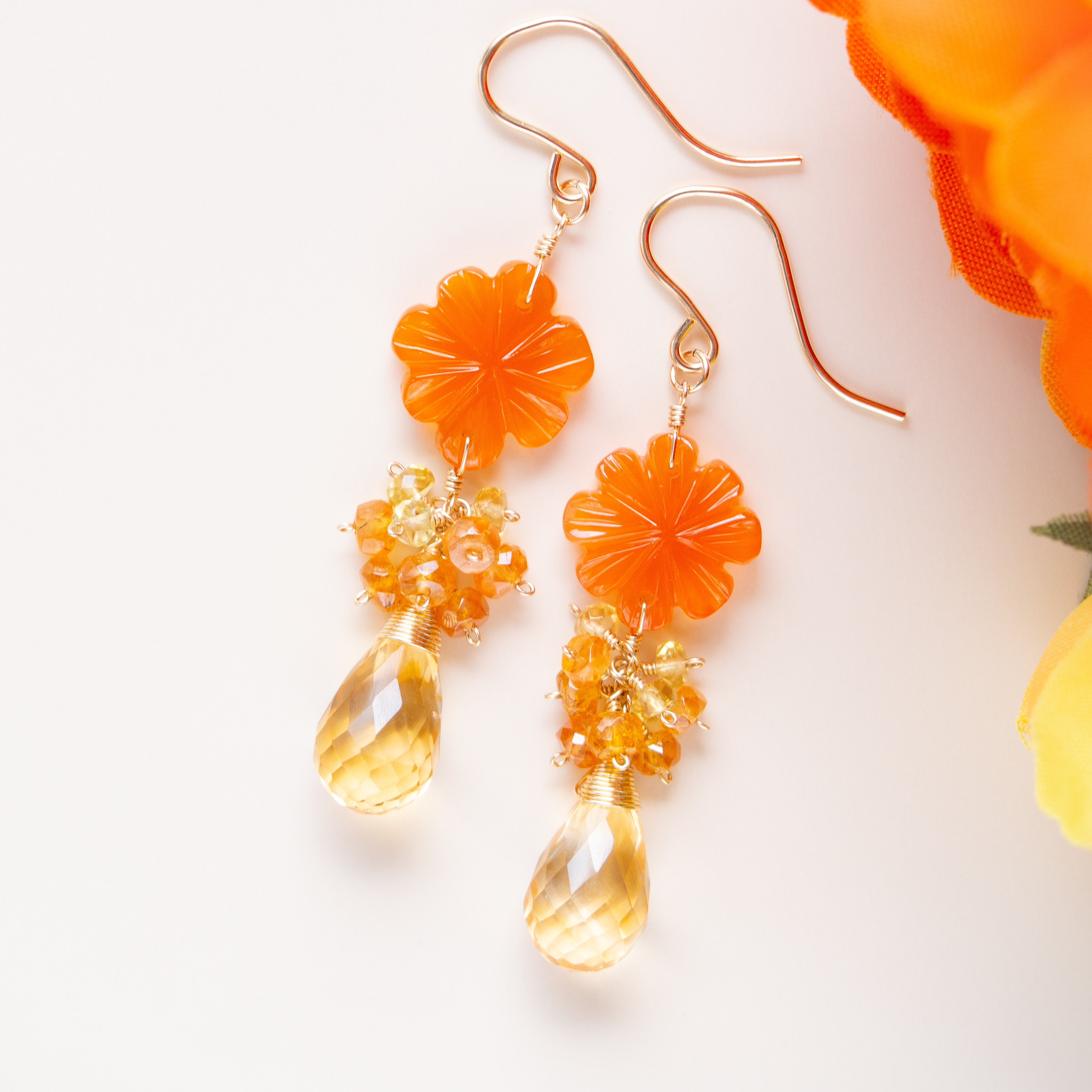 マリーゴールド＊カーネリアンフラワーと天然石（シトリン・スぺサタイトガーネット）の彩りピアス（14KGF）／イヤリング 6,014円