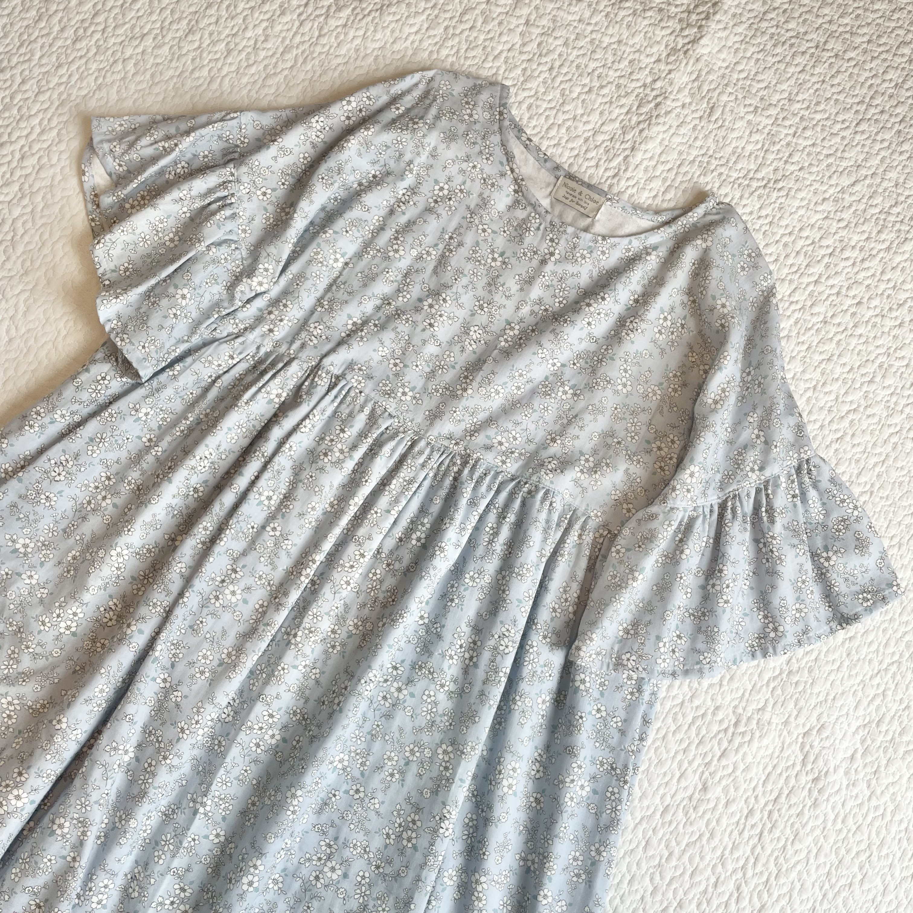 ダブルガーゼ★　フリル袖ギャザーワンピース　ゆったりフリーサイズ　ライトブルー小花