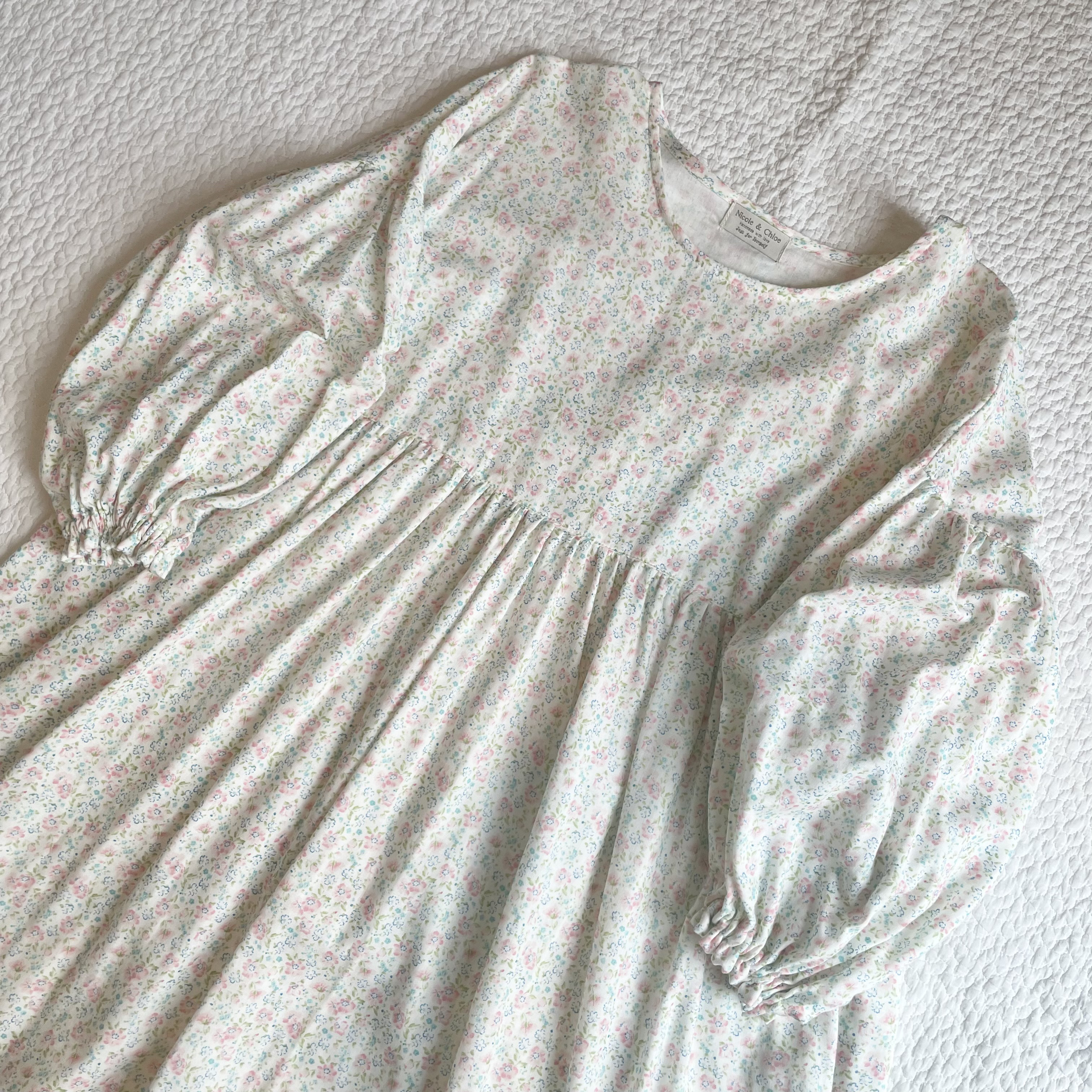 ダブルガーゼ★ ぽわん袖ギャザーワンピース　野花ホワイト　ゆったり　フリーサイズ