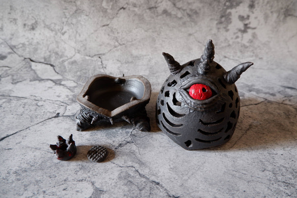 黒樹土鬼RedEye香炉15　塊根植物　多肉植物　盆栽　植木鉢　作家鉢　オブジェ　沖縄 7枚目の画像