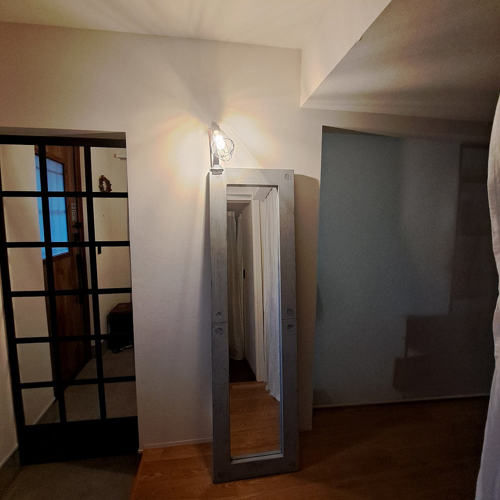 ライト付きモルタル調スタンドミラー　Ｈ166×Ｗ47