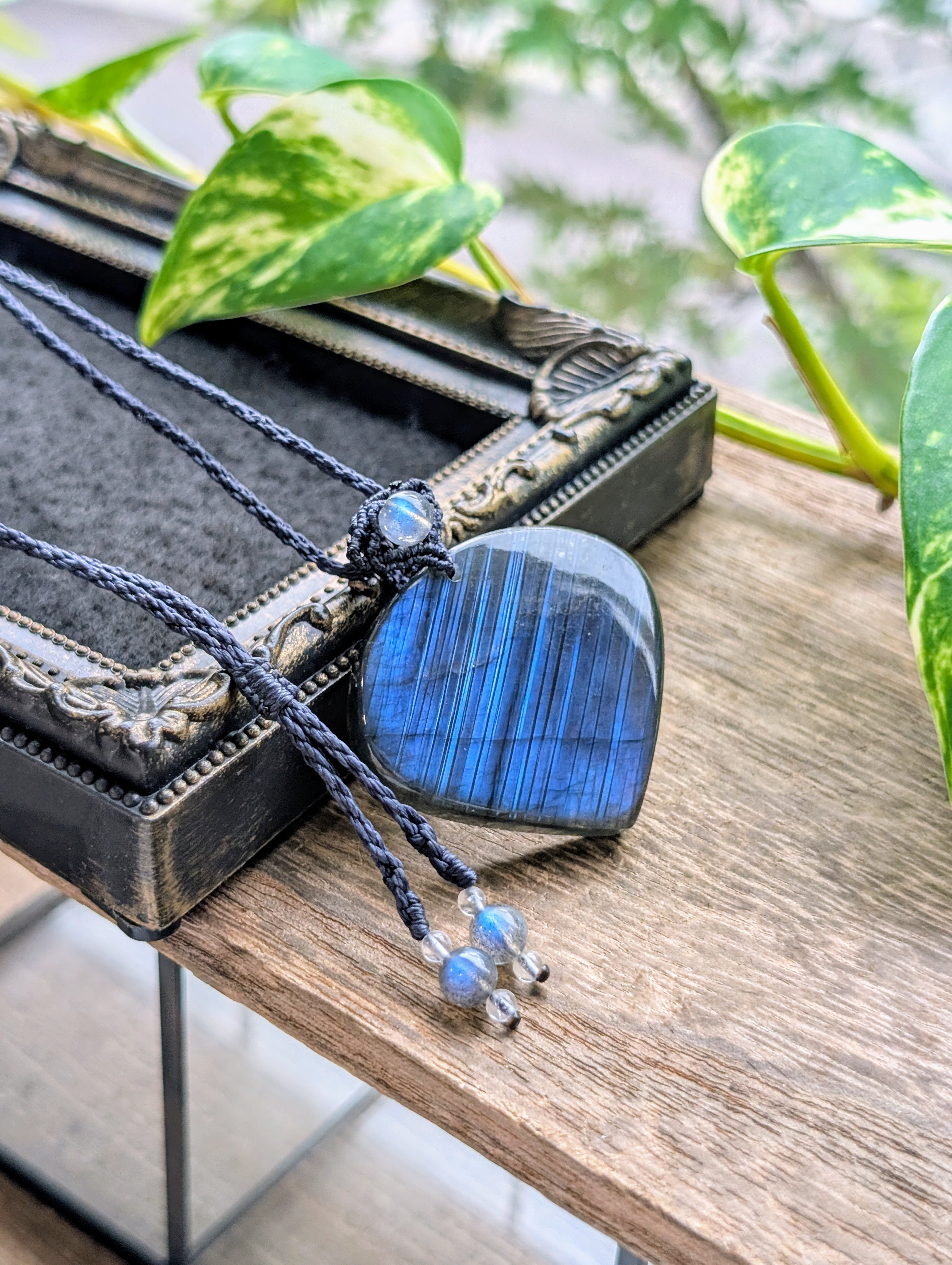 ☆大きめ☆ラブラドライト(ストライプブルー)☆マクラメ編みネックレス 411 ・マクラメネックレス