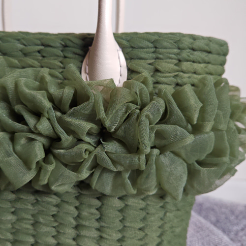 ハンドメイド バッグ とっても軽い！　エアーチュールのトートバッグ　グリーン系 ハンドメイド バッグ とっても軽い！ エアーチュールのトート